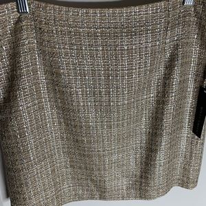 Great skirt! Never Worn.